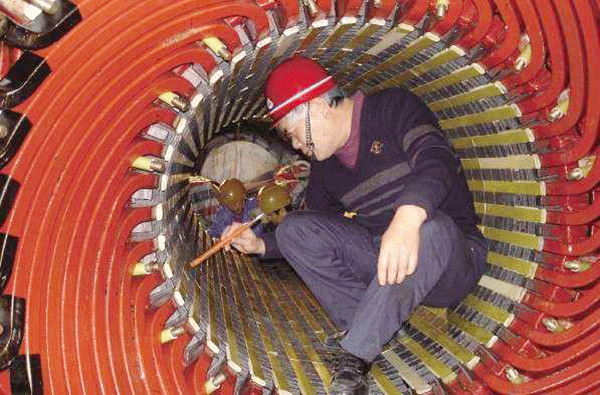 开云官方端网站登录入口吴高治、刘长安、张卫华荣获西安市劳动模范荣誉称号。