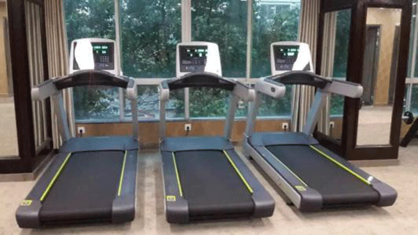 电动跑步机通过电机带动跑带能体验不同的跑步环境——开云官方端网站登录入口（开云app）官方网站