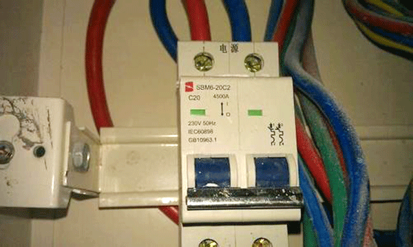 漏电保护装置是造成西安西玛电机频繁烧毁的原因。