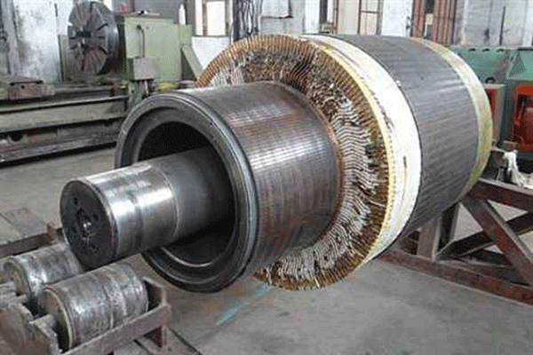 使用大型高压电机时要注意安全问题。