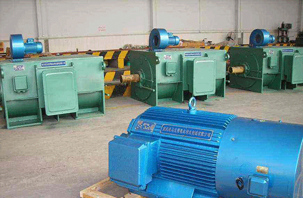 三相异步电动机直接起动的危险。