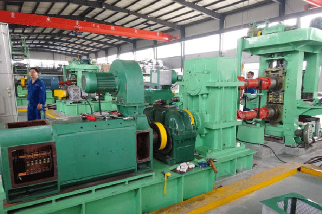 图为西安西玛电机车间一角照片